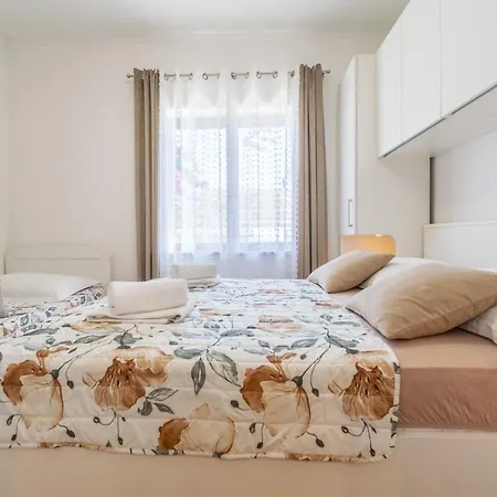 בית הארחה Sweet Triple In