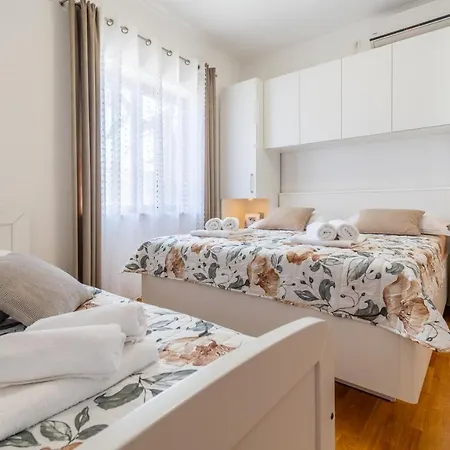 Sweet Triple In בית הארחה מאקרסקה